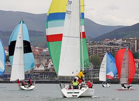 40 barcos toman parte en XIII Regata SURNE - 53º Trofeo Eskarra