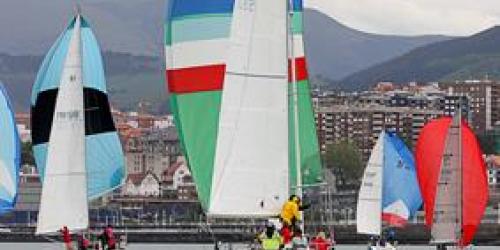 40 barcos toman parte en XIII Regata SURNE - 53º Trofeo Eskarra