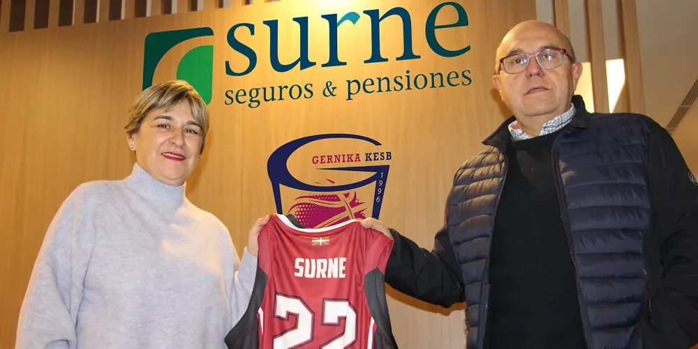Surne sigue apoyando el basket femenino Ángela Martínez de Arano y Gerardo Candina escenificaron el acuerdo